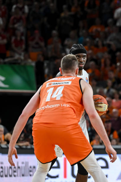 通过深挖体 通过深挖体